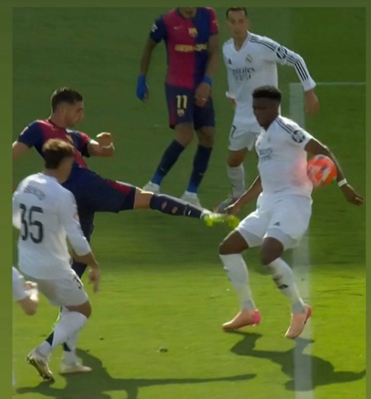 img_20250512_102623_374 چرا خطای هند واضح رئال مادرید در محوطه جریمه برای بارسلونا پنالتی اعلام نشد؟