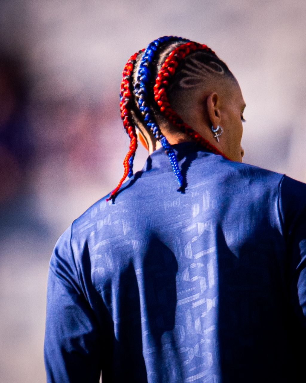 رافینیا از مدل موی جدید خود با طرح بارسلونا رونمایی کرد