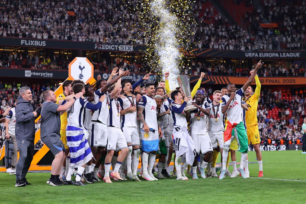 img_20250522_030937_527 گزارش تصویری قهرمانی تاتنهام