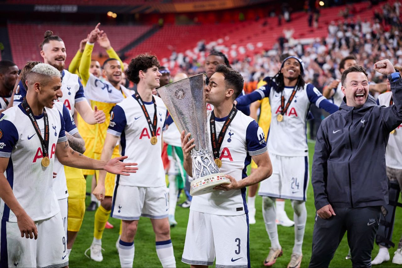 img_20250522_031001_609 گزارش تصویری قهرمانی تاتنهام