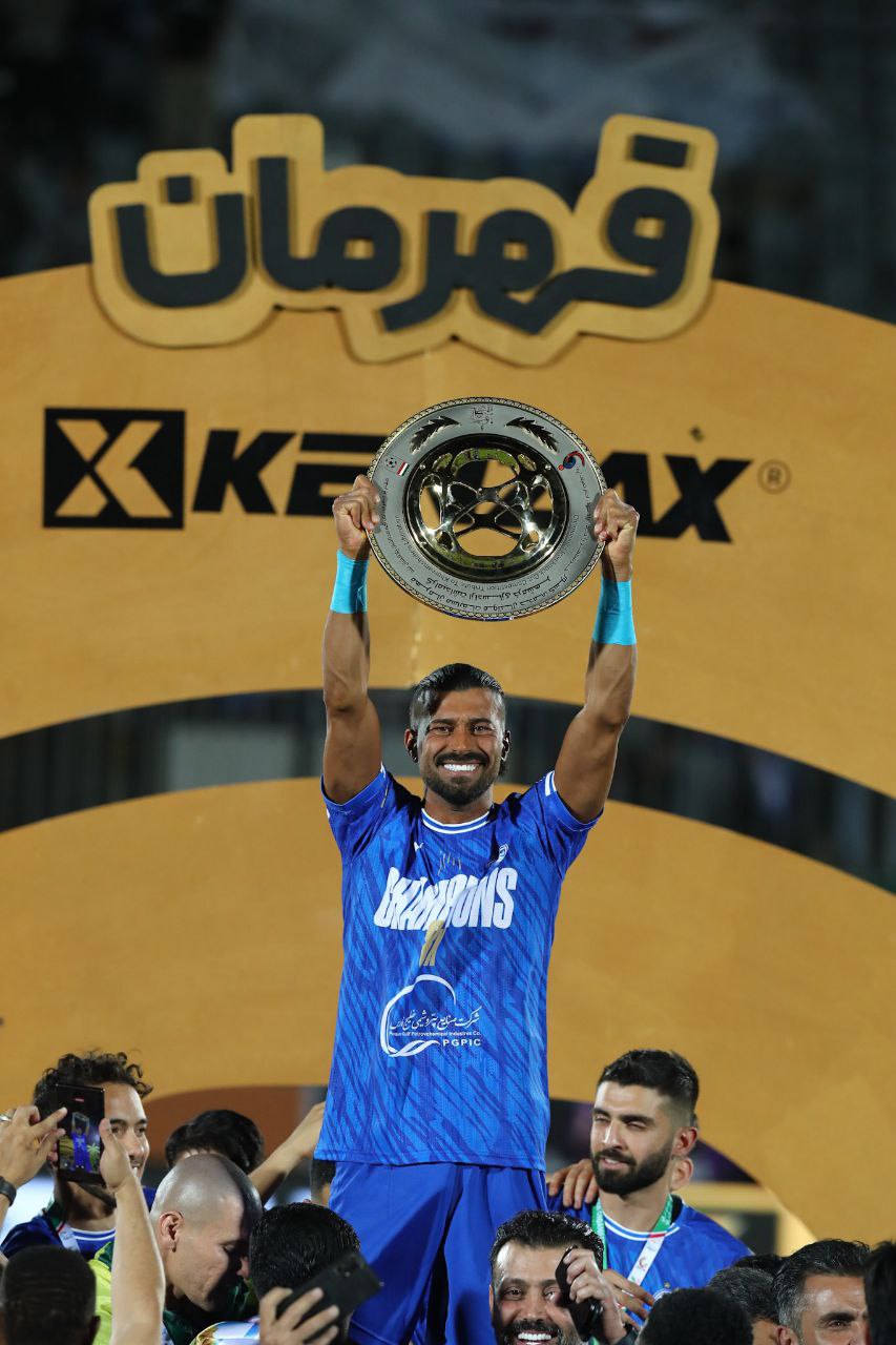 عکس از رامین رضاییان و جام قهرمانی جام حذفی ایران