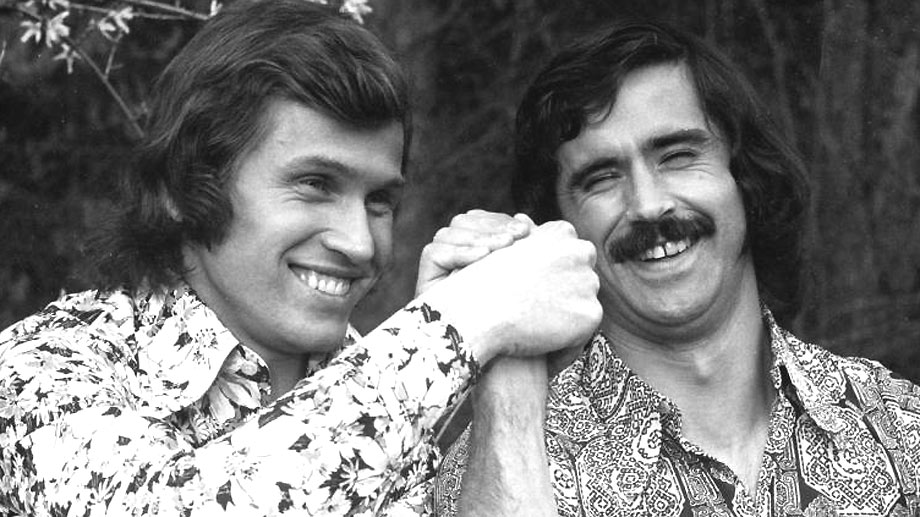 jupp_heynckes_l-_beim_kraftemessen_mit_gerd_muller_1974