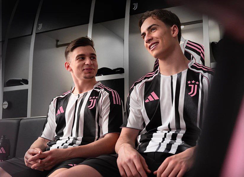 پیراهن اول یوونتوس در فصل ۲۶-۲۰۲۵