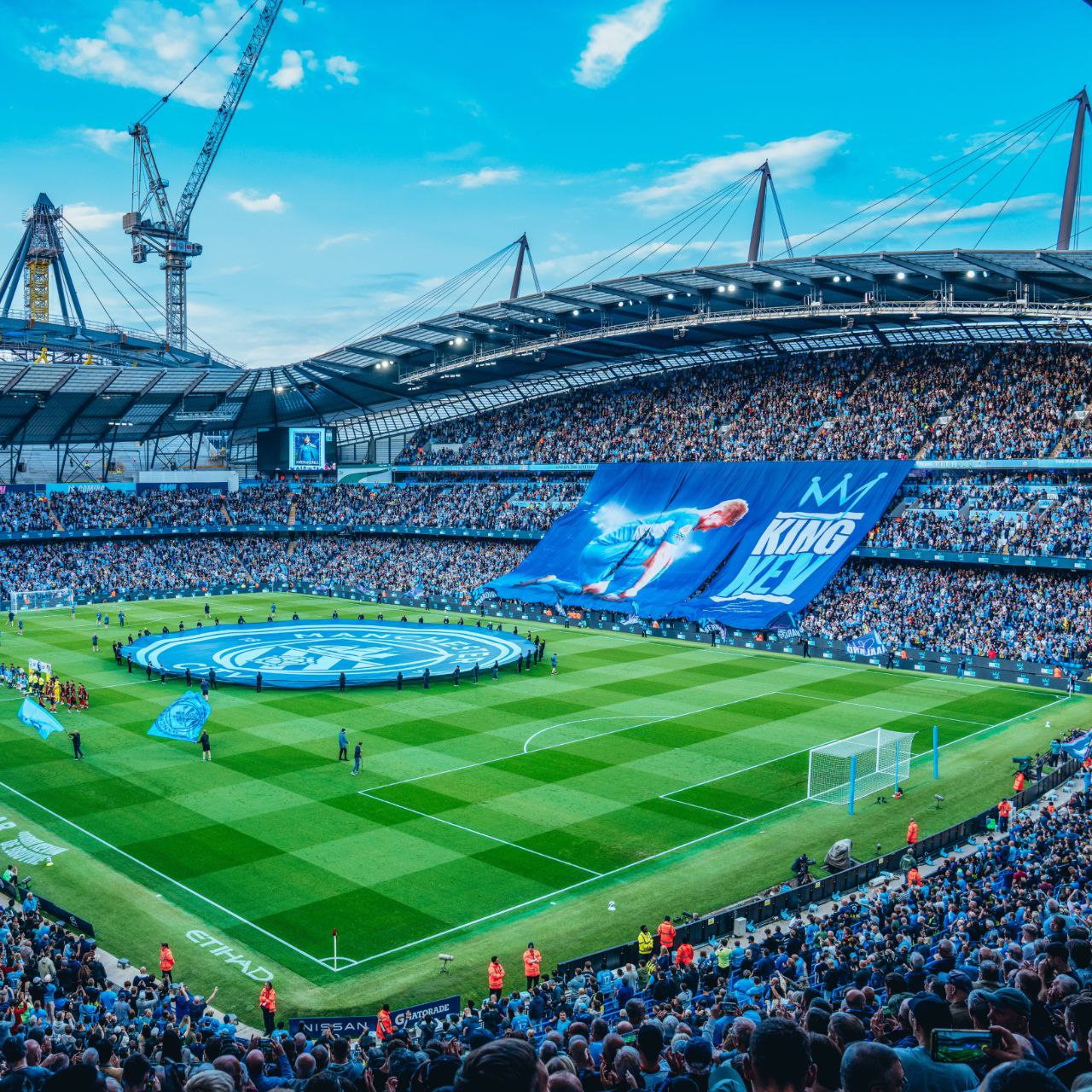 تیفوی زیبای هواداران منچسترسیتی در آخرین بازی خانگی کوین دی بروین