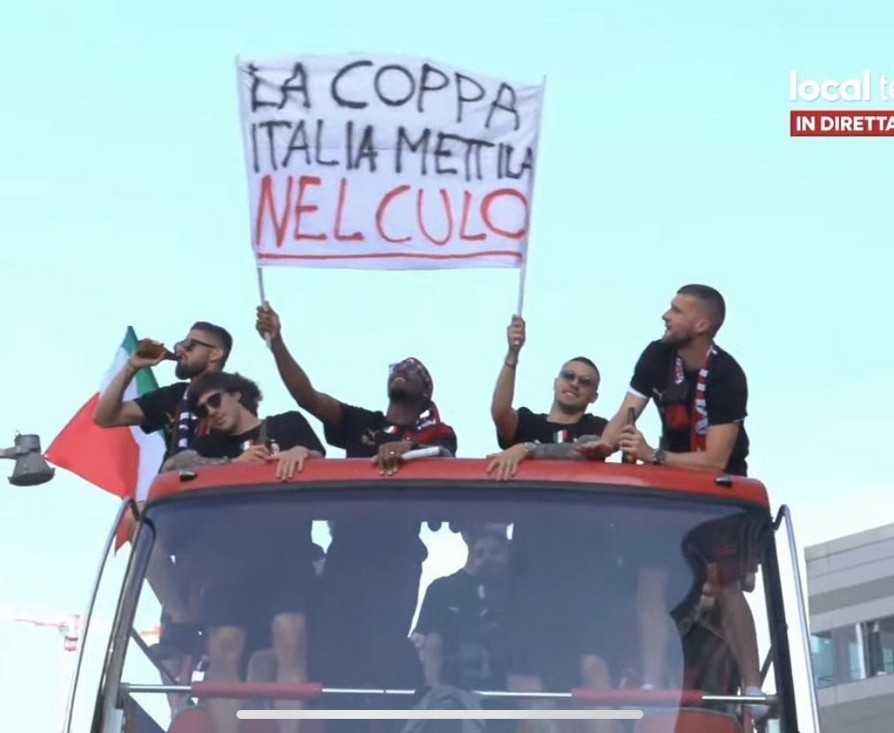 بنر بازیکنان میلان برای اینتر