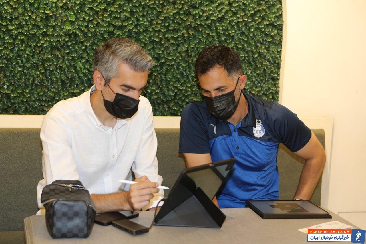 بازیکنان استقلال با ماسک راهی اصفهان شدند