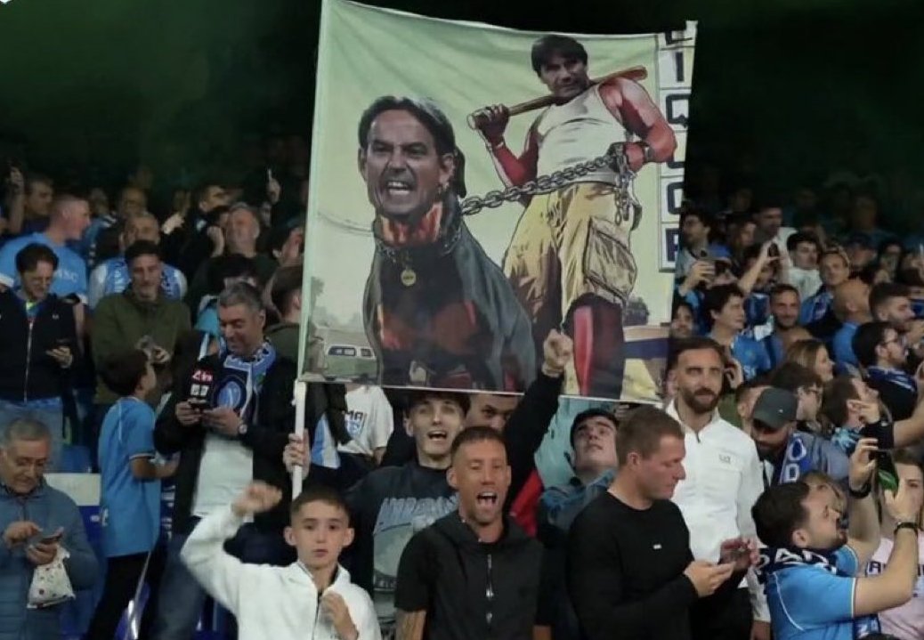 بنر هواداران ناپولی برای سیمونه اینزاگی