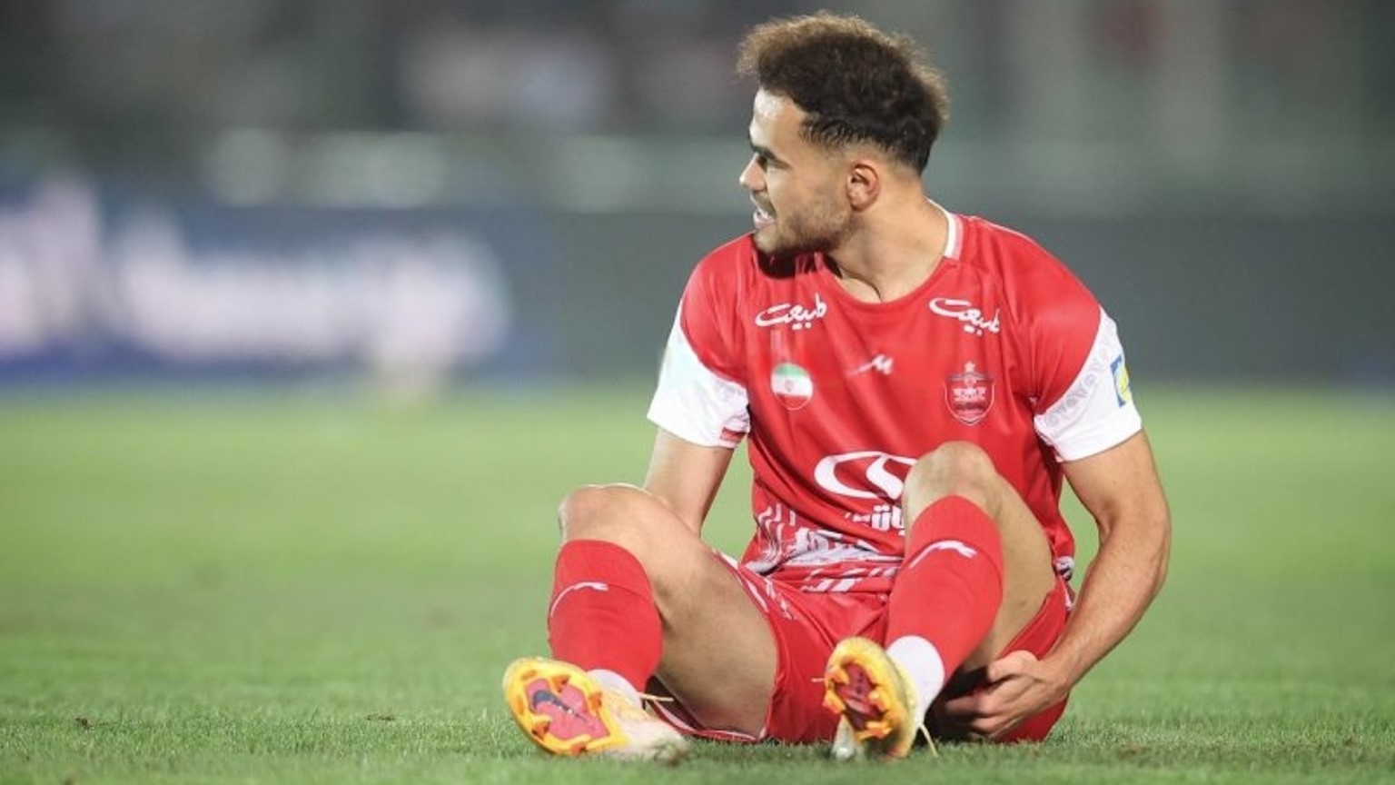 مصدومیت اوستون اورونوف در بازی پرسپولیس و سپاهان