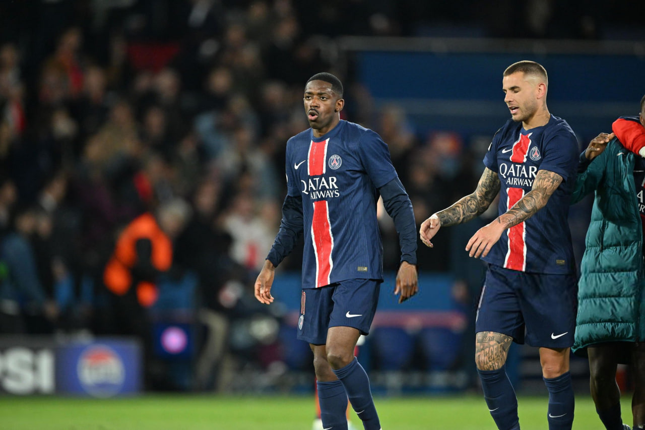 عثمان دمبله مهاجم فرانسوی در زمین - پاری سن ژرمن