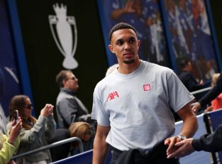 جشن خداحافظی آرنولد از لیورپول با حضور صلاح و فن دایک