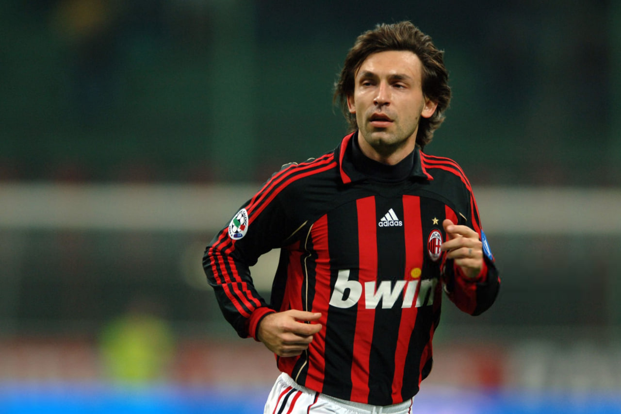 آندره آ‌ پیرلو هافبک ایتالیایی در زمین - میلان