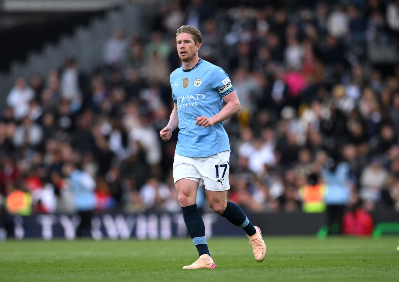 photo_2025-05-25_20-55-50 کوین دی بروین هافبک بلژیکی در زمین - منچسترسیتی