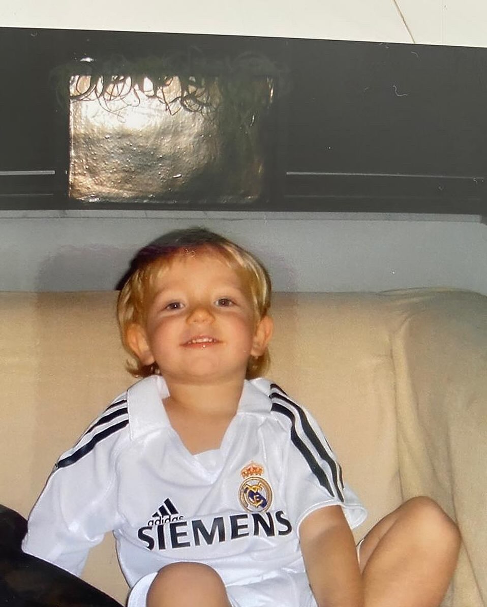 کودکی دین هاوسن در پیراهن رئال مادرید