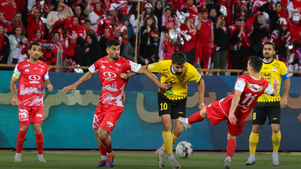 شکاری شکاری بازیکن سپاهان در بازی مقابل پرسپولیس تهران