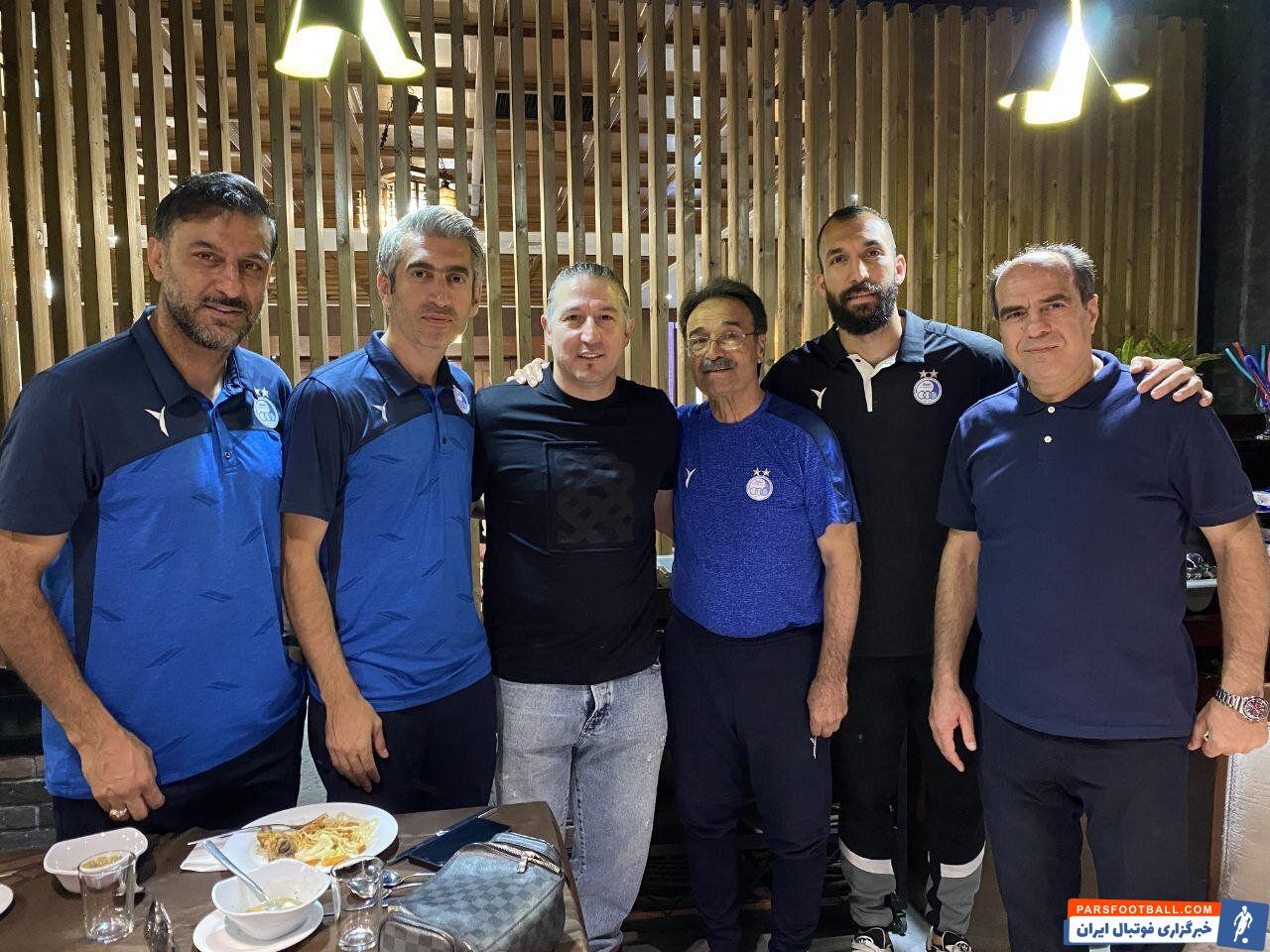 حضور آندرانیک تیموریان، مربی تیم ملی فوتبال ایران در هتل محل اردوی تیم استقلال