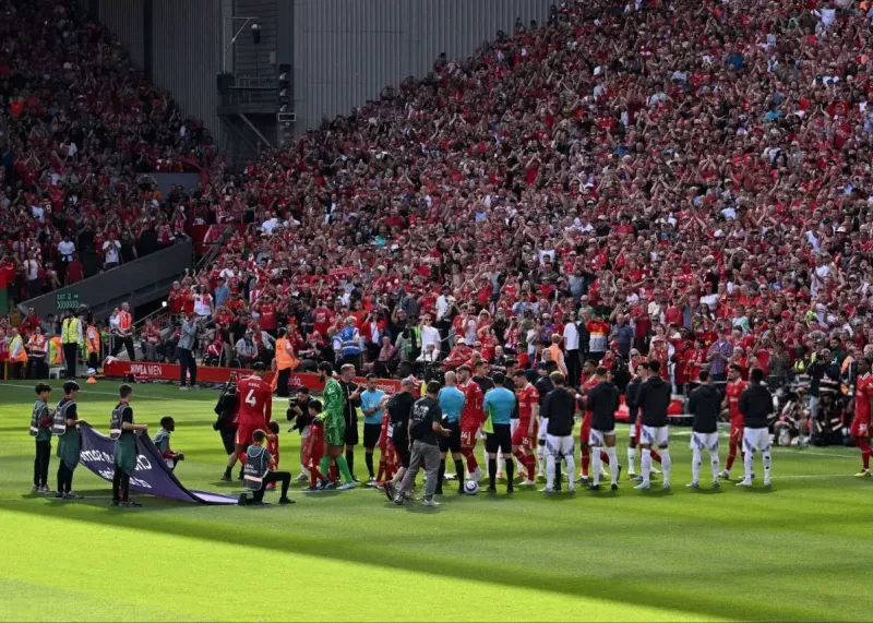 بازیکنان آرسنال برای گرامیداشت قهرمانی لیورپول در لیگ برتر برای انها تونل افتخار زدند