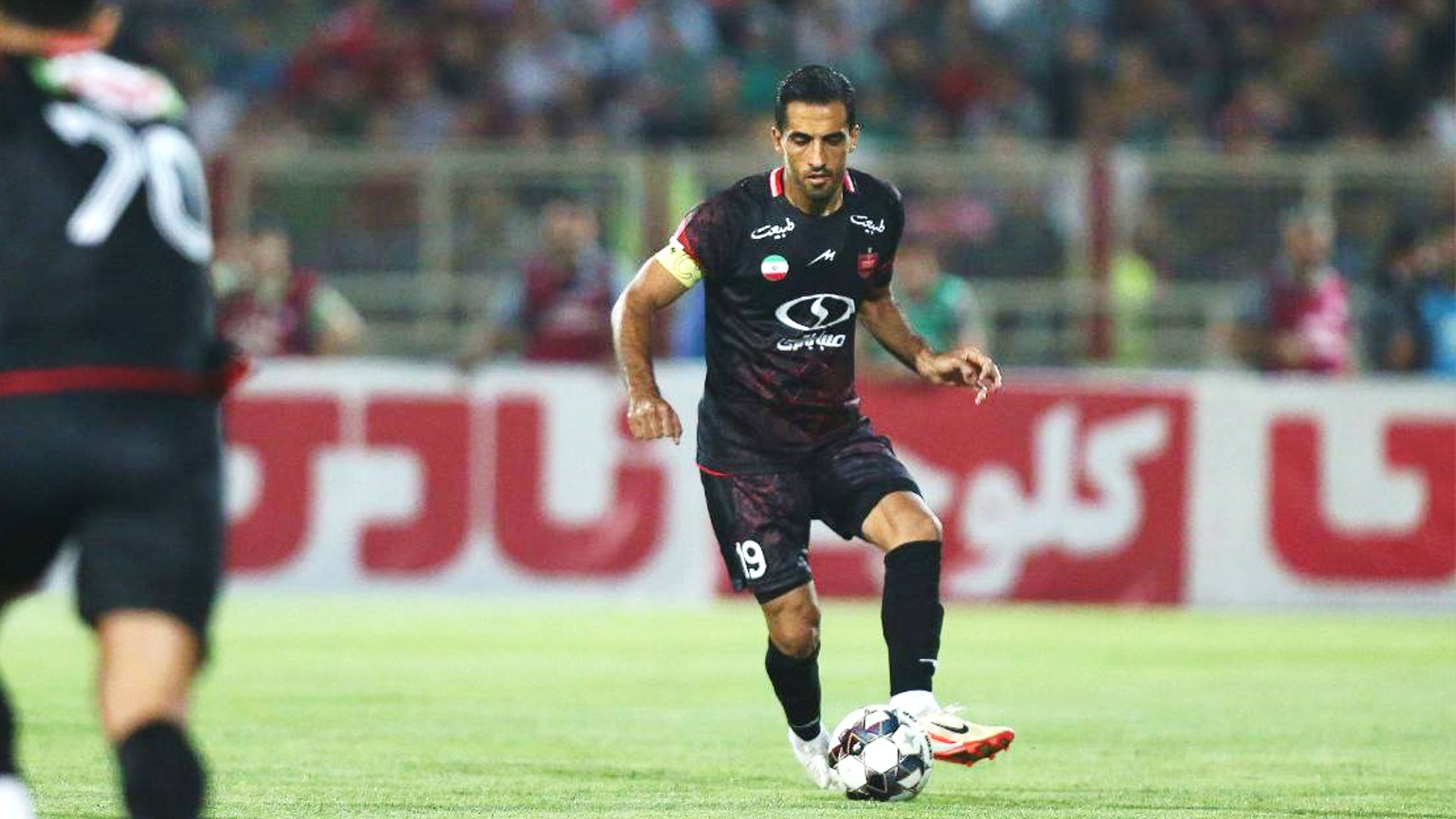 وحید امیری هافبک پرسپولیس تهران در بازی با تراکتور