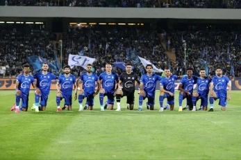 علی نظری جوییباری مدیرعامل استقلال جام قهرمانی را بالای سر برد