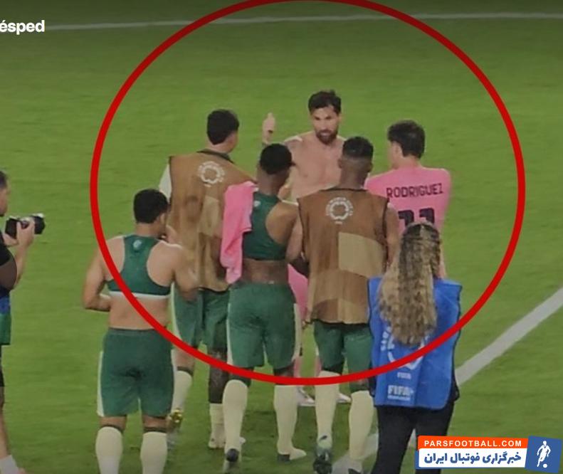 دست دادن و خوش و بش کردن بازیکنان پالمیراس با لیونل مسی