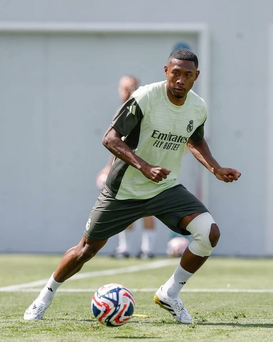 1404031914231822330880310-2 تیم فوتبال رئال مادرید ,