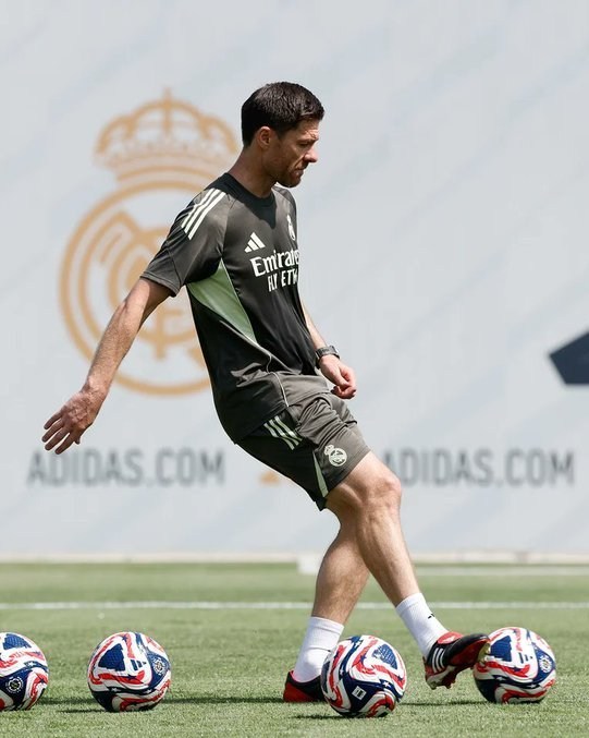 14040319142351399330882110-2 تیم فوتبال رئال مادرید ,