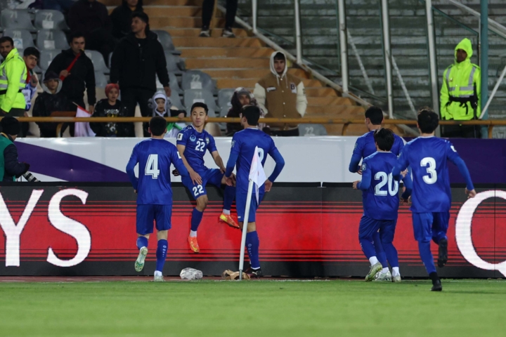 171768286-1 اولین شکست تیم ملی فوتبال در انتخابی جام جهانی در روز رسمی شدن حضور استقلال در آسیا