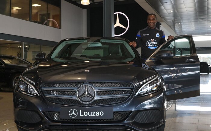 بنز سیدورف در خیابان پر از چاله فوتبال ایران در روزی که سرخابی‌ها مجوز حرفه‌ای گرفتند