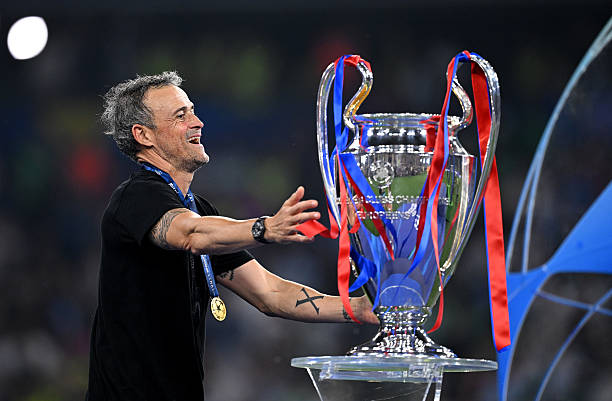 انریکه: دخترم در جشن قهرمانی پاری‌سن‌ژرمن کنارم است / دمبله سزاوار توپ طلاست