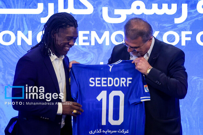 استقبال از توقف تمام مسابقات اسب‌دوانی ایران در روز آبی‌پوش شدن آقاسی