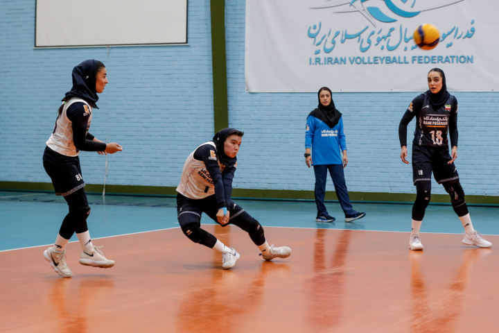 171909985 لی دوهی: تکنیکهای پایه والیبال بانوان ایرانی ضعیف است/ عاشق شیشلیک هستم