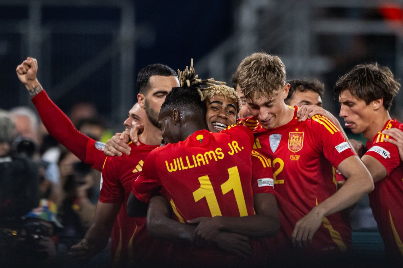 فینال نسل‌ها در مونیخ/ رونالدو و یامال، دو پادشاه و یک تاج