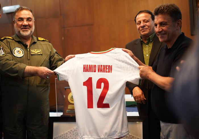 حضور فرمانده نیروی هوایی ارتش در اردوی تیم ملی فوتبال