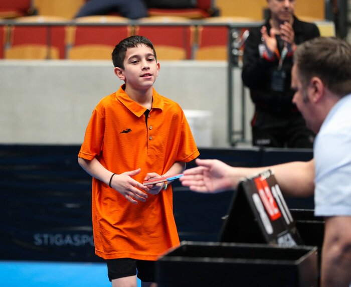 استقبال از توقف تمام مسابقات اسب‌دوانی ایران در روز آبی‌پوش شدن آقاسی