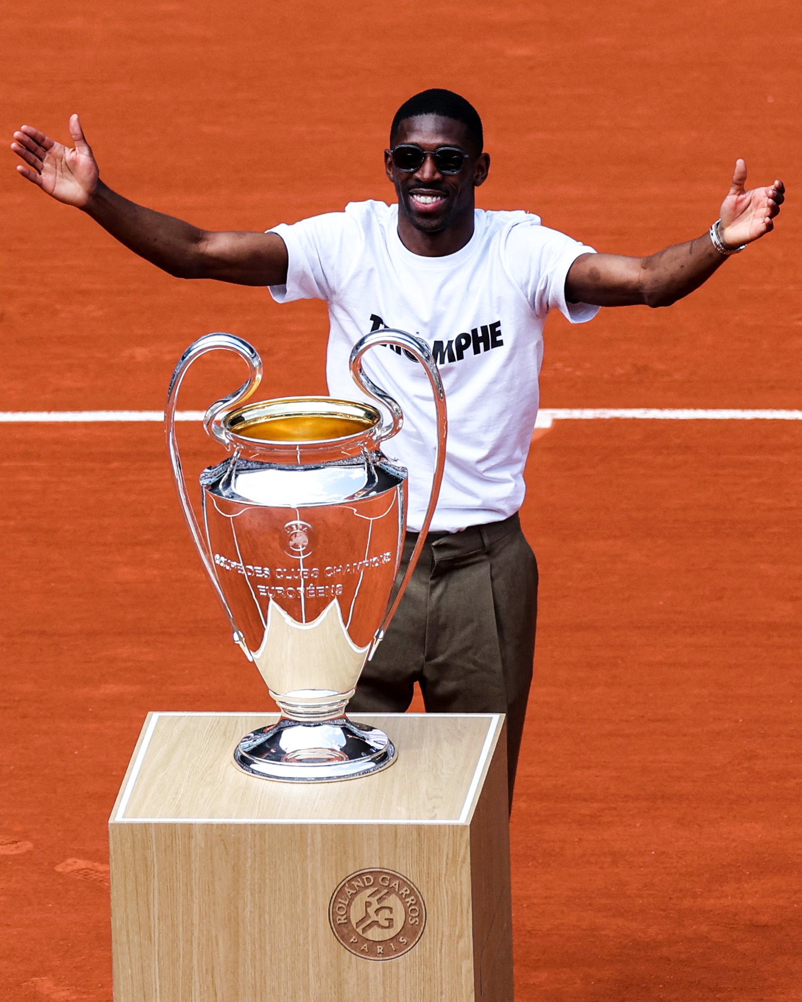 20250602_211846 عثمان دوبله و نمایش جام قهرمانی لیگ قهرمانان اروپا در رولان گاروس