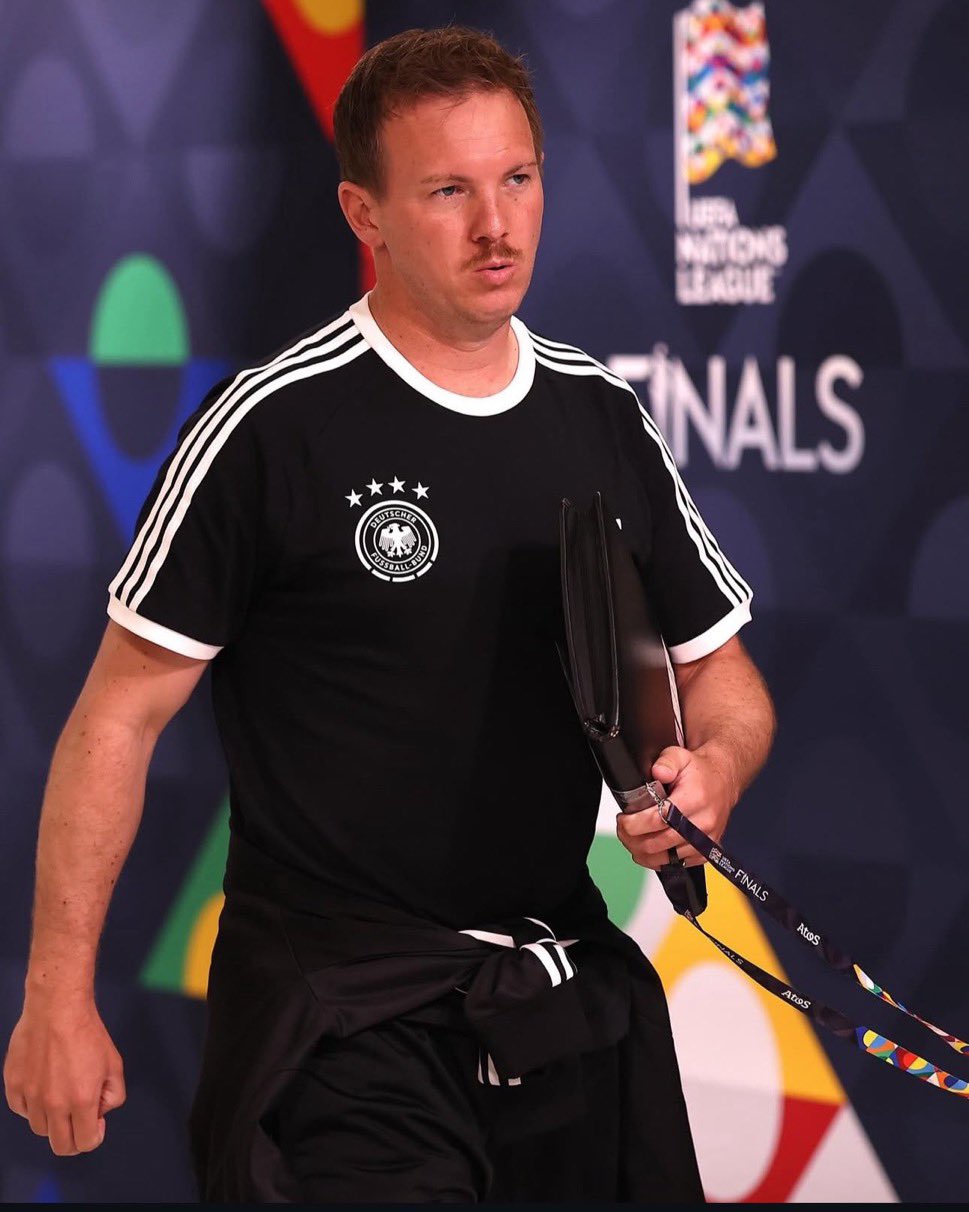 ظاهر جدید یولیان ناگلزمان با سیبیل!