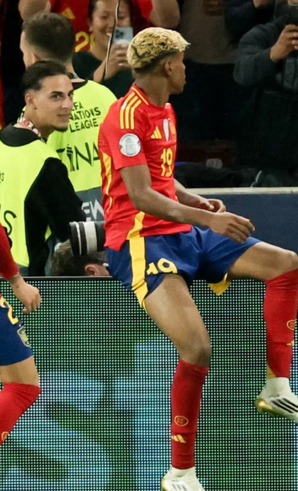 شباهت عجیب توپ‌جمع‌کن بازی اسپانیا و فرانسه به آنتونی