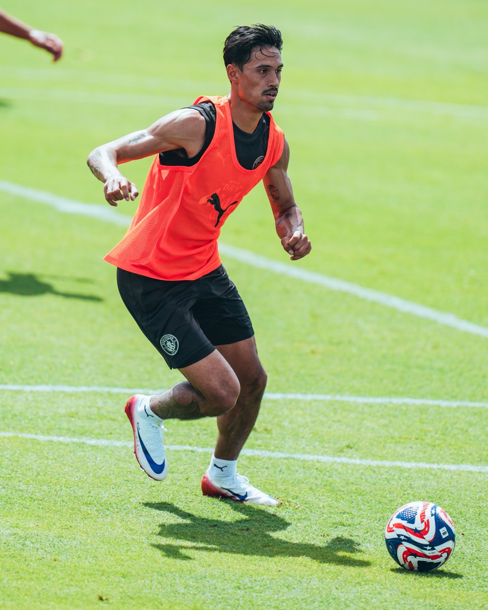 تیجانی ریندرس - هافبک هلندی منچسترسیتی