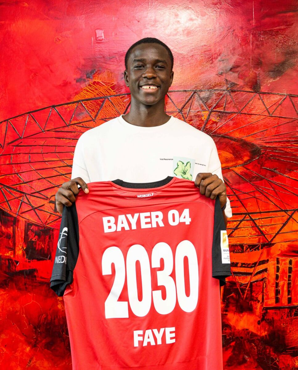 رسمی؛ لورکوزن یک مدافع بیست ساله خرید