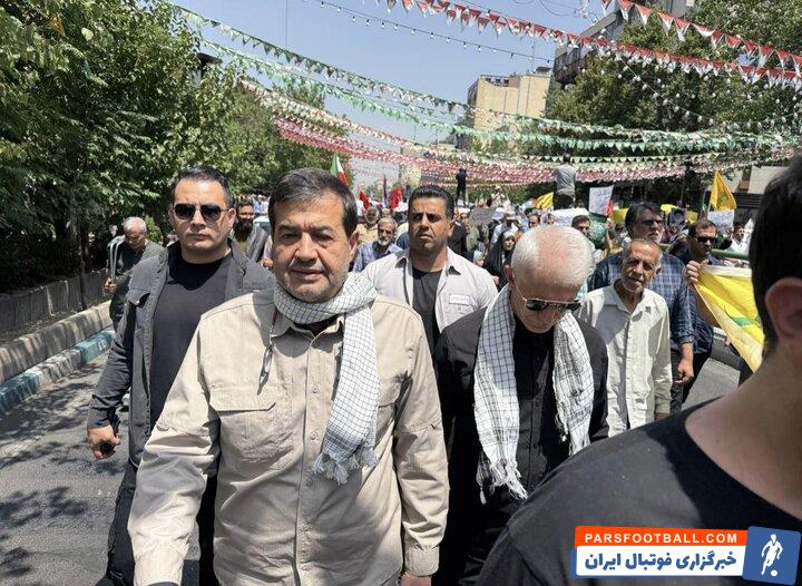 احمد دنیامالی وزیر ورزش و جوانان در راهپیمایی نماز جمعه حضور پیدا کرد