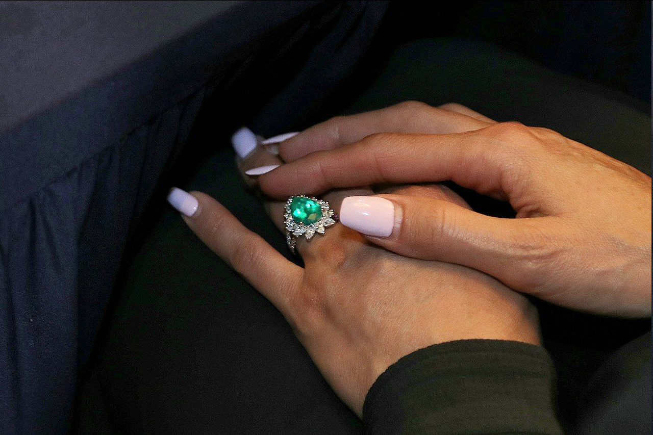 عکس از انگشتر زیبای همسر کلارنس سیدورف