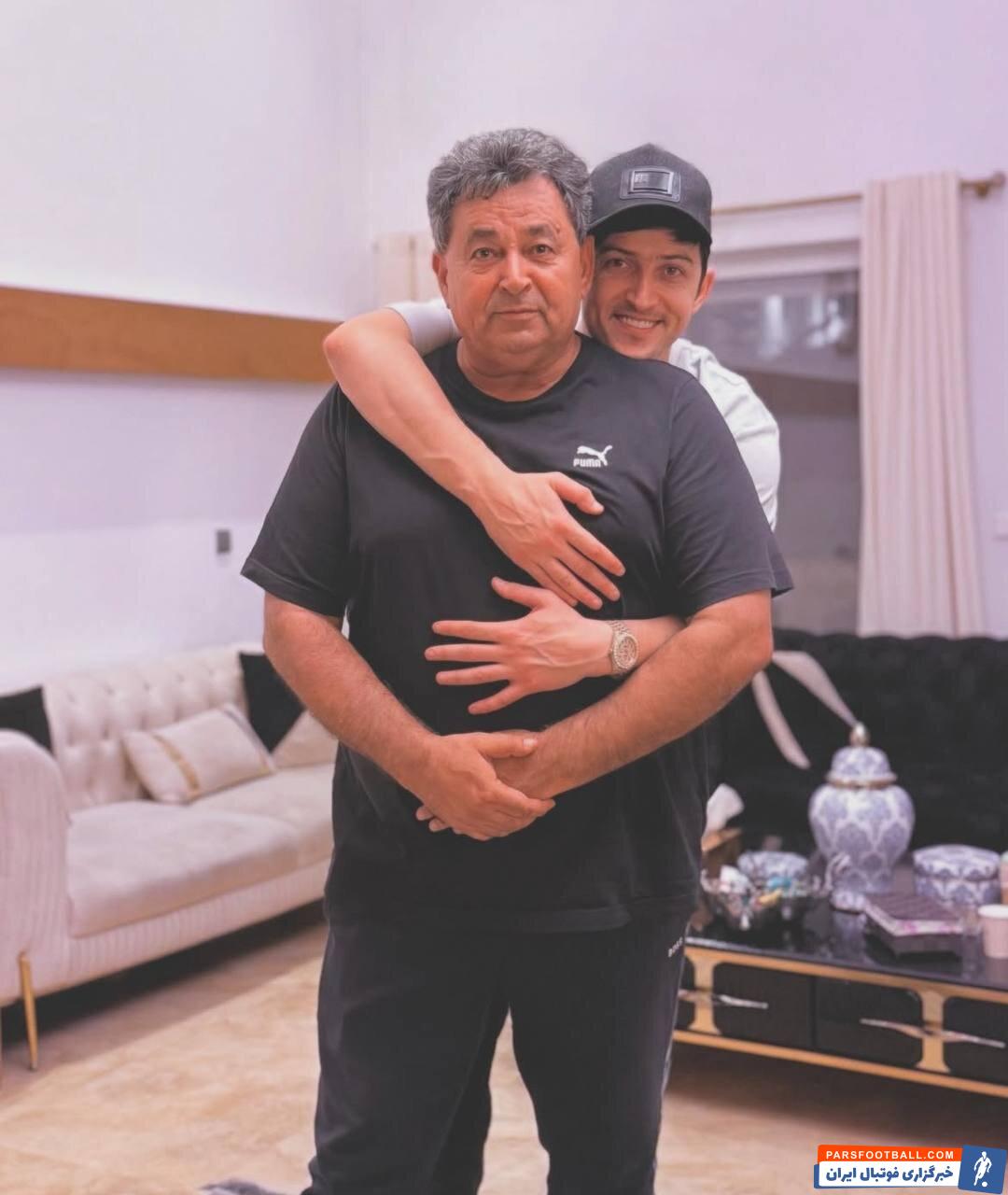 سردار آزمون تصویری از خودش در کنار پدرش منتشر کرد