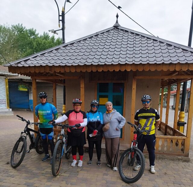 63482035 شیرینی و سختی دوچرخهسواری در شهر ساحلی بندرانزلی