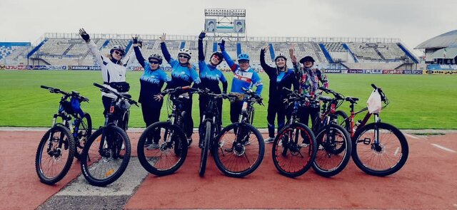 63482036 شیرینی و سختی دوچرخهسواری در شهر ساحلی بندرانزلی