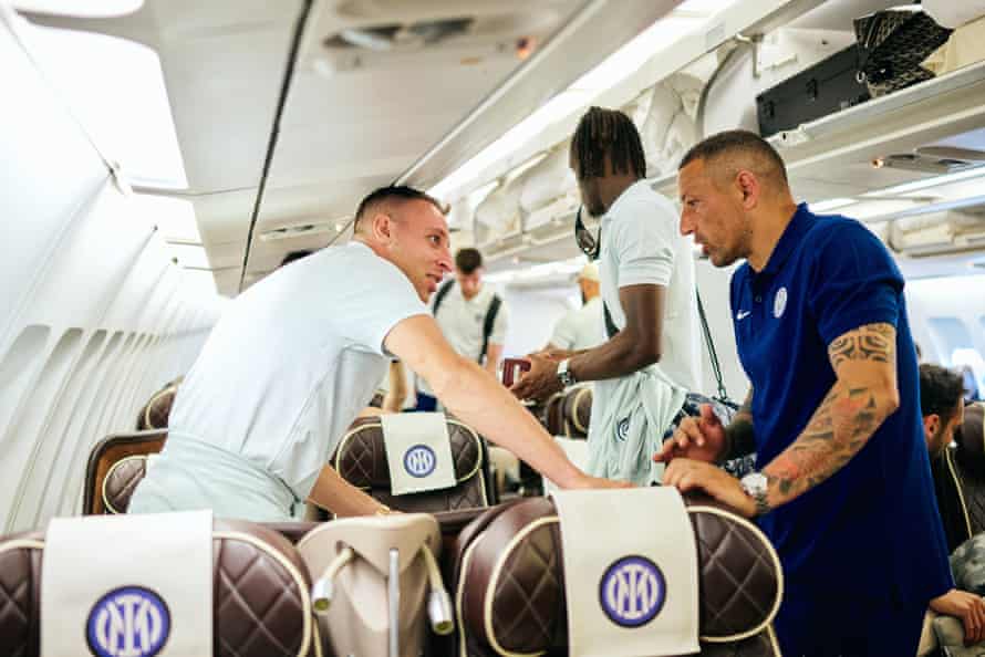 عکس از پرواز بازیکنان اینتر به جام جهانی باشگاه‌ها