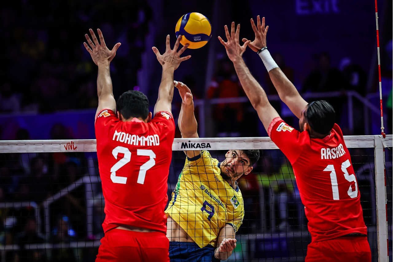 پس از رونمایی پر سر و صدا؛ FIVB لباس تیم ملی والیبال را تایید نکرد!/ تفاوت در لباس رونمایی با لباس بازی