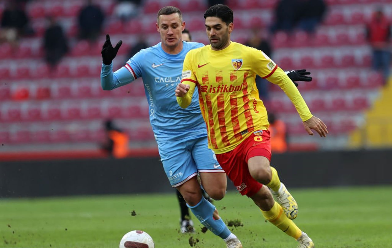 علی کریمی هافبک ایرانی کایزری اسپور ترکیه