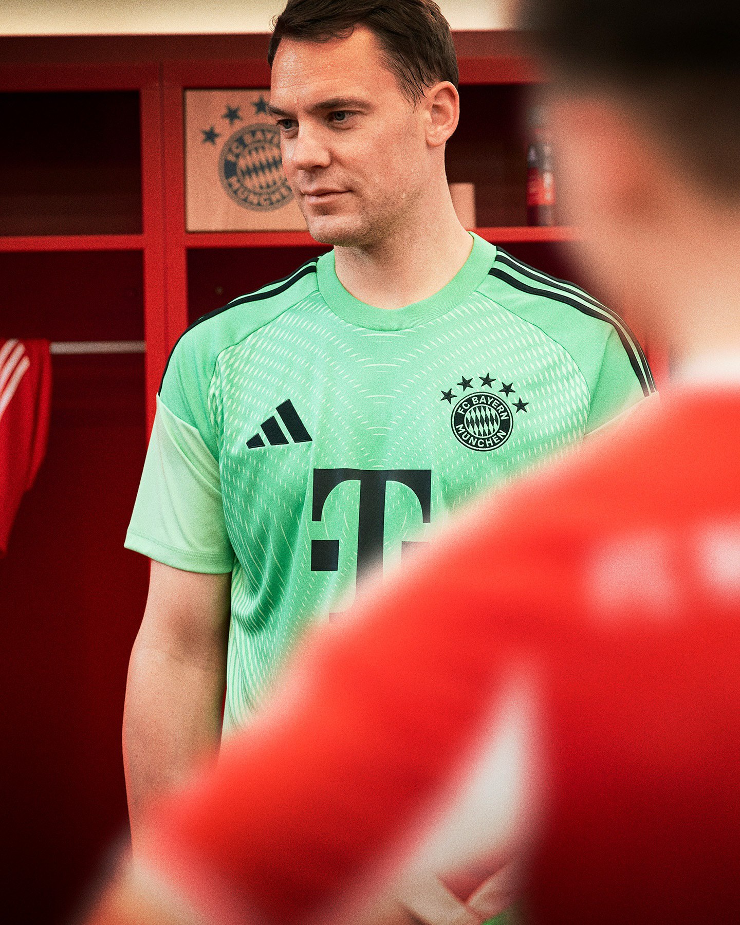 bayernkit_20250610_120436_937 پیراهن دروازهبانی اول بایرن مونیخ در فصل ۲۶-۲۰۲۵ - مانوئل نویر