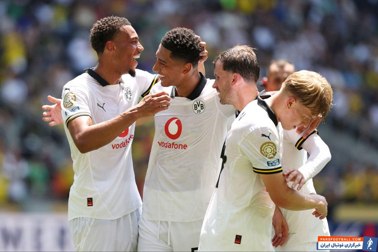 حضور بازیکنان ذخیره دورتموند در رختکن به خاطر گرمای هوا در دیدار با ساندانز