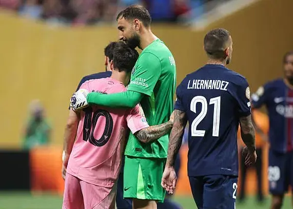 دلداری دادن دوناروما، هرناندز و حکیمی به لیونل مسی