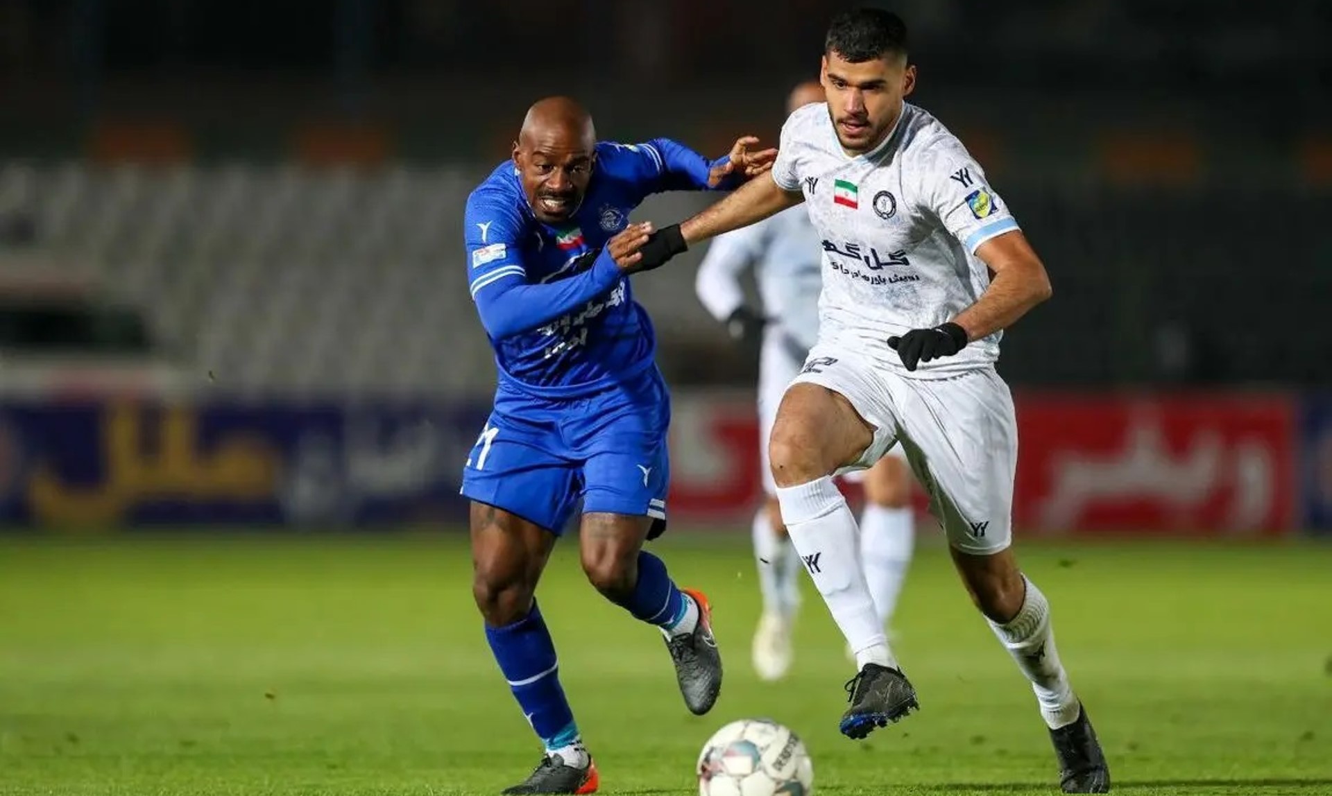 گائل کاکوتا بازیکن سابق استقلال تهران و محمدمهدی زارع مدافع میانی گل گهر سیرجان و تیم ملی ایران - بازی استقلال و گل گهر - لیگ برتر ایران